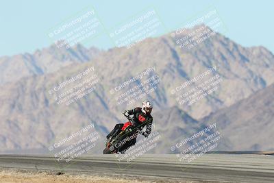 media/Dec-01-2025-Moto Forza (Mon) [[2daa91e15f]]/3-Beginner Group/Session 4 Turn 9/